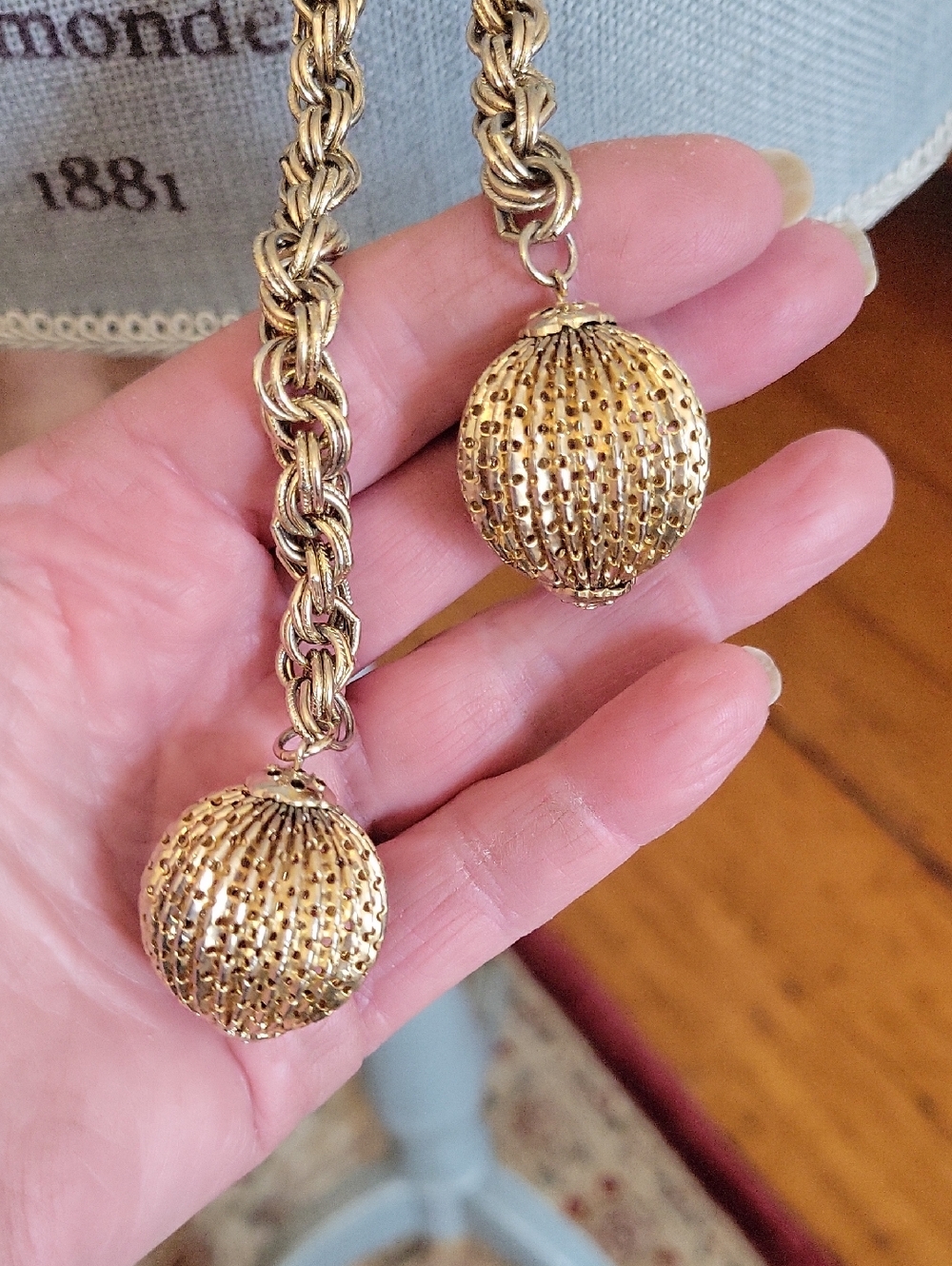 Vintage 60's Gold Tone Ball Belt - Picture 4 of 4